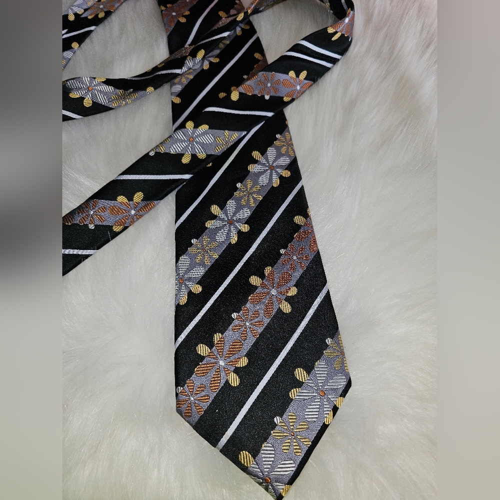 Steve Harvey Board Room Tie